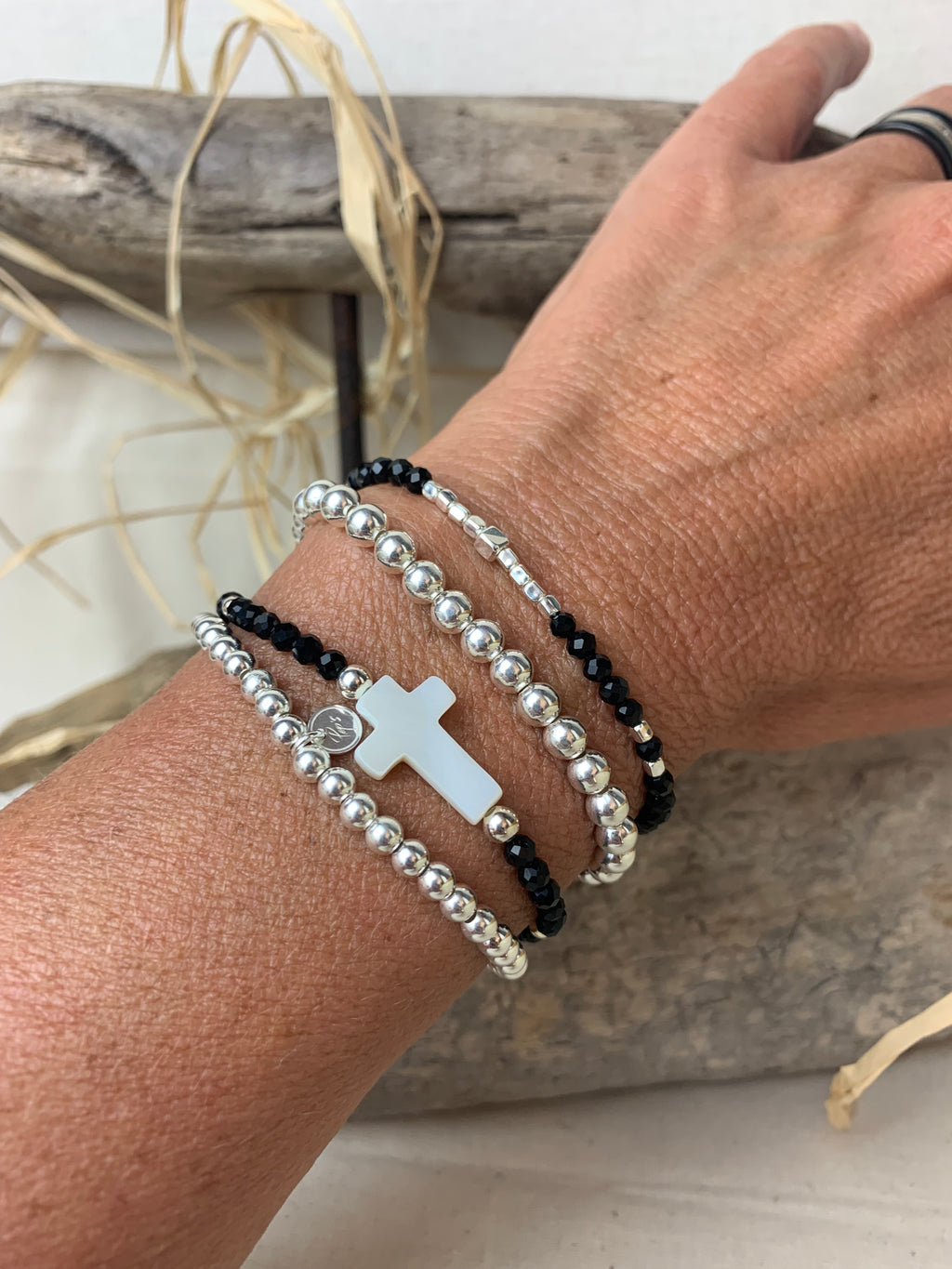 Bracelet Croix Nacre & Onyx en argent 925 - Perles en Provence (photo 2)