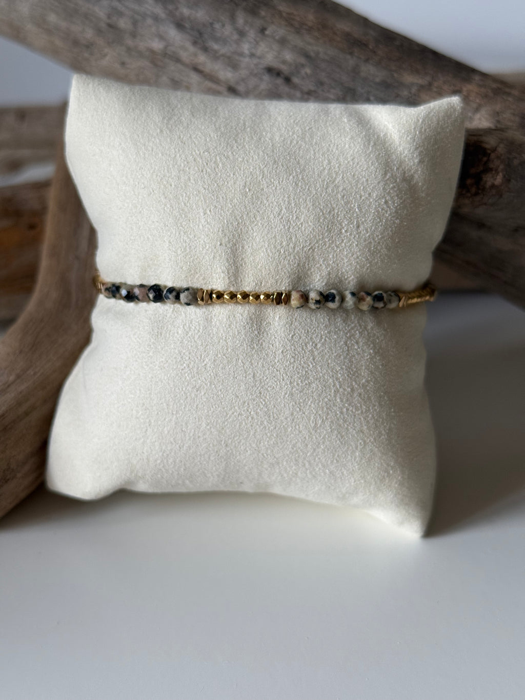 Bracelet Flo doré Jaspe Dalmatien - Perles en Provence