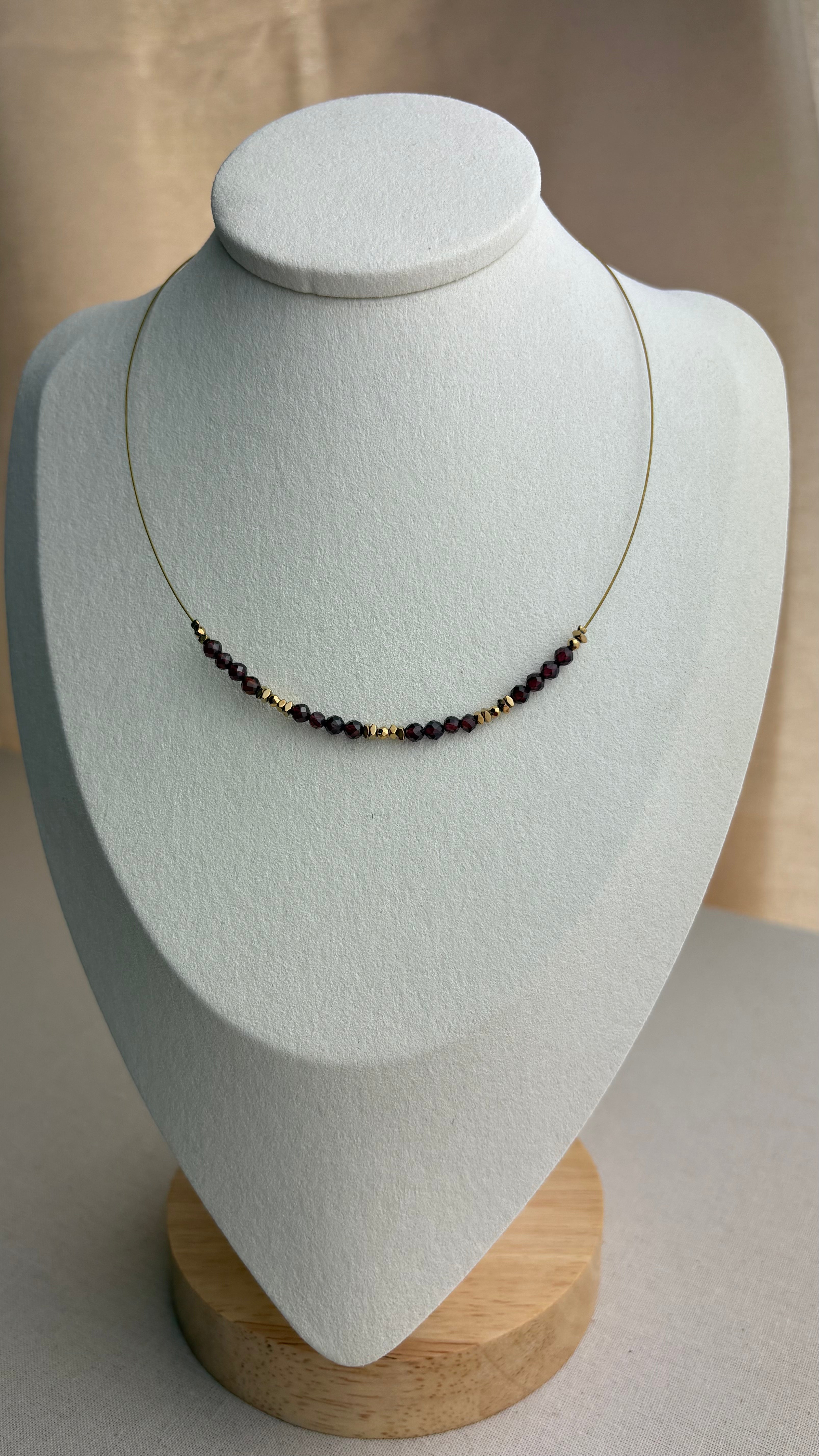 Collier ras de cou Hématite dorée Grenat d’Inde - Perles en Provence