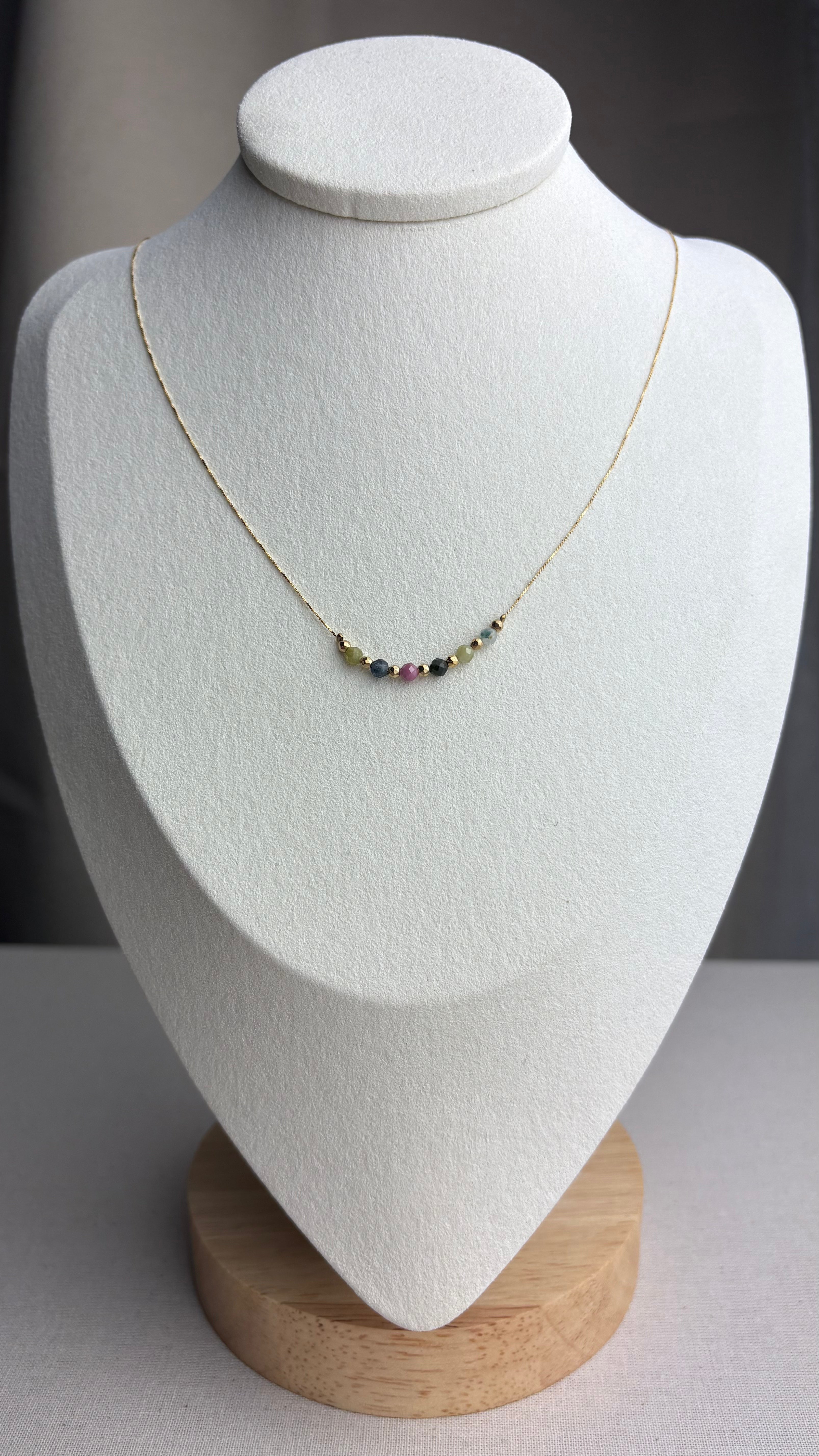 Collier ras de cou Cléor Tourmaline en plaqué or & hématite dorée - Perles en Provence