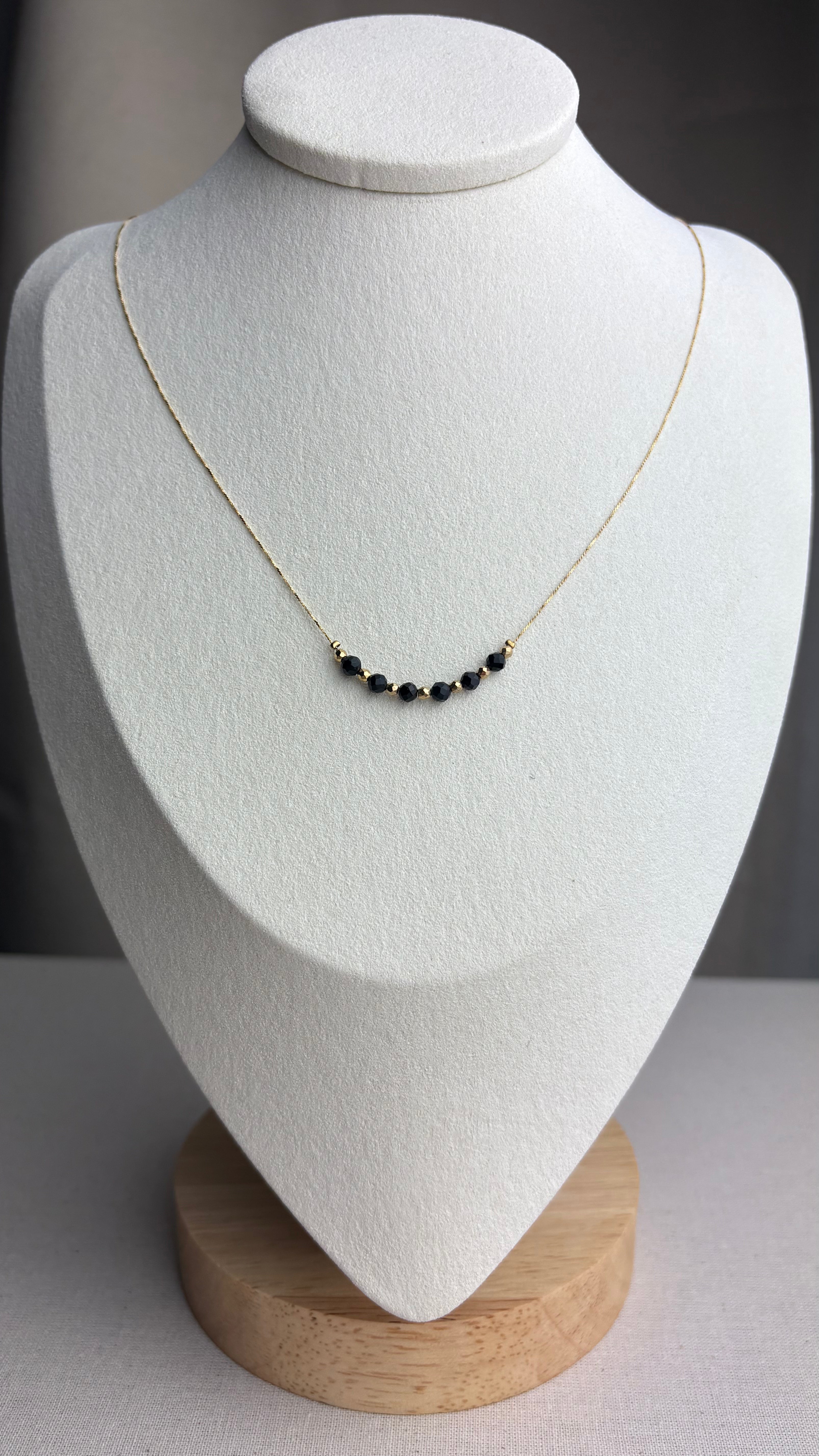 Collier ras de cou Cléor Onyx en plaqué or & hématite dorée - Perles en Provence